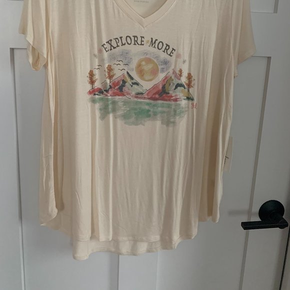 Grace & Lace Perfect V-Neck tee Explore More - M - Picture 3 of 3